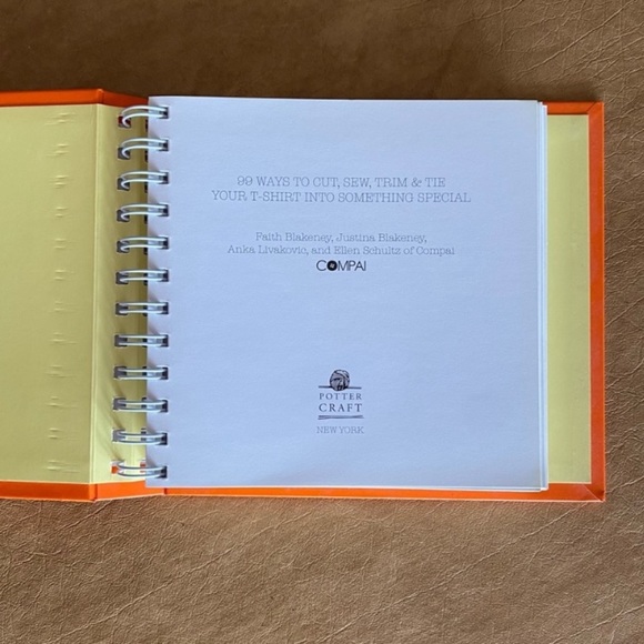 🚨 99 Ways to Cut Sew Trim & Tie Your T-Shirt - Picture 4 of 4